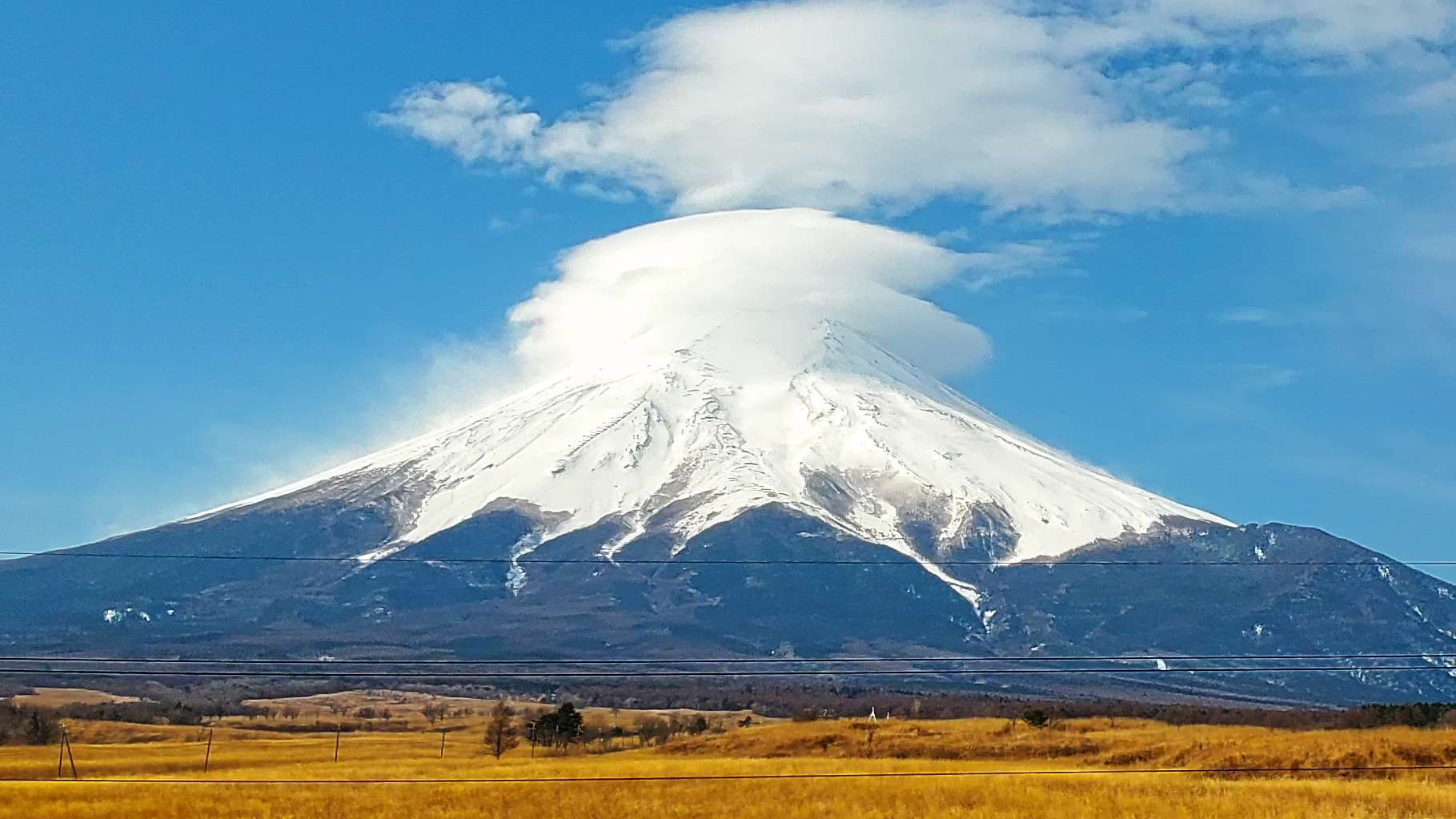 富士山に浮かぶ傘雲